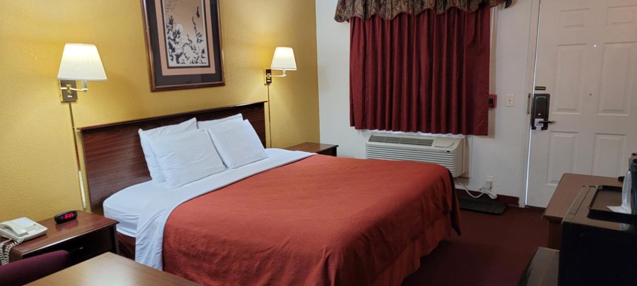 Rodeway Inn Goddard Exteriér fotografie