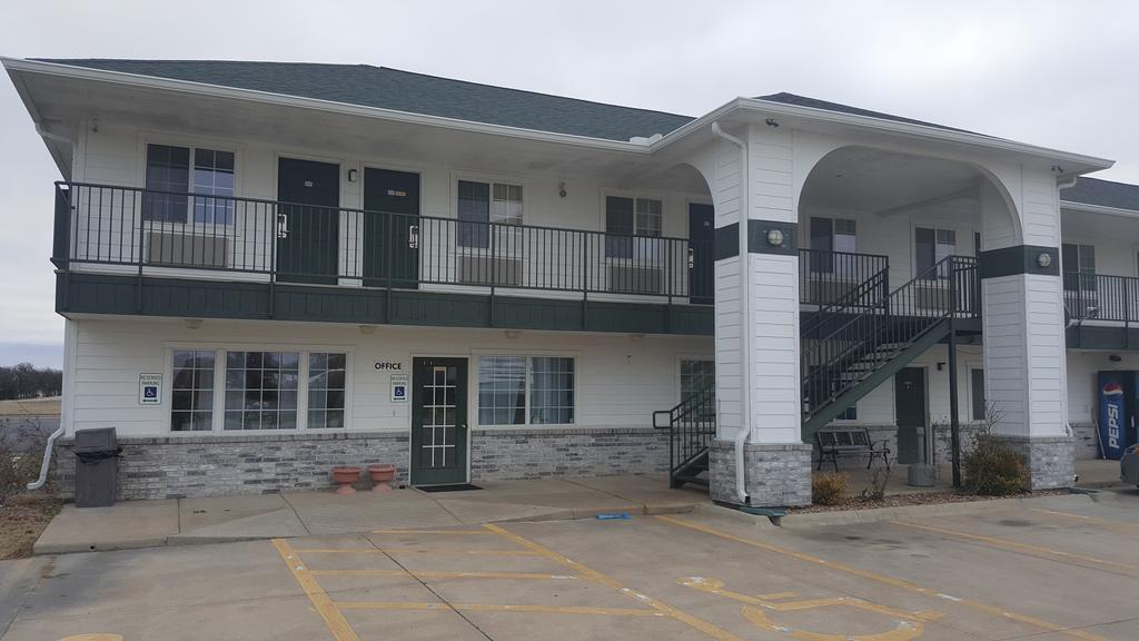 Rodeway Inn Goddard Exteriér fotografie